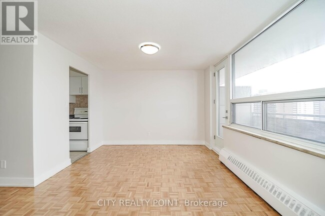 Photo du bâtiment - 6200 Bathurst St