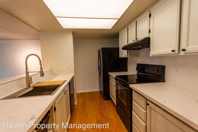 Building Photo - 2 br, 1 bath House - 22211 6th Ave S #205