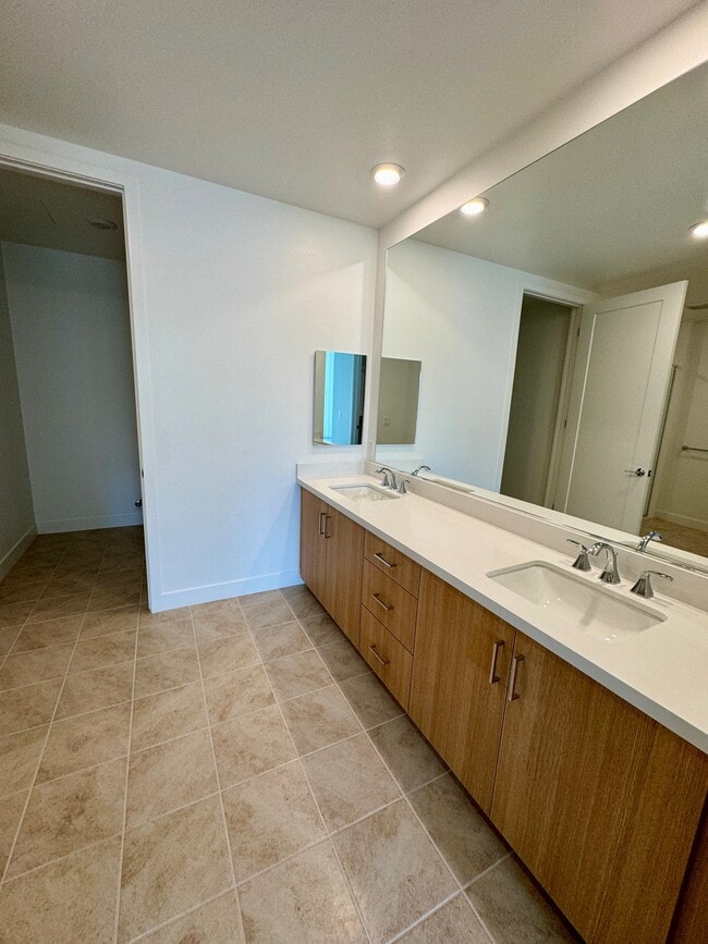 Building Photo - 2213 Rivington