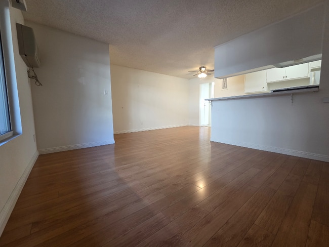 Building Photo - 3861 Mentone Ave