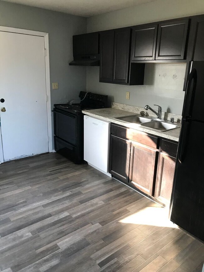 Foto del edificio - 1116 Birch Dr