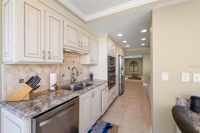 Foto del edificio - 9425 Blind Pass Rd