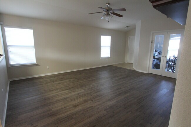 Building Photo - 6204 Griffith Loop