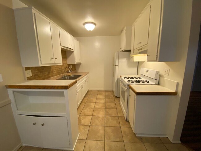 Building Photo - 1328 Randy St