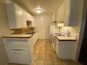 Building Photo - 1328 Randy St