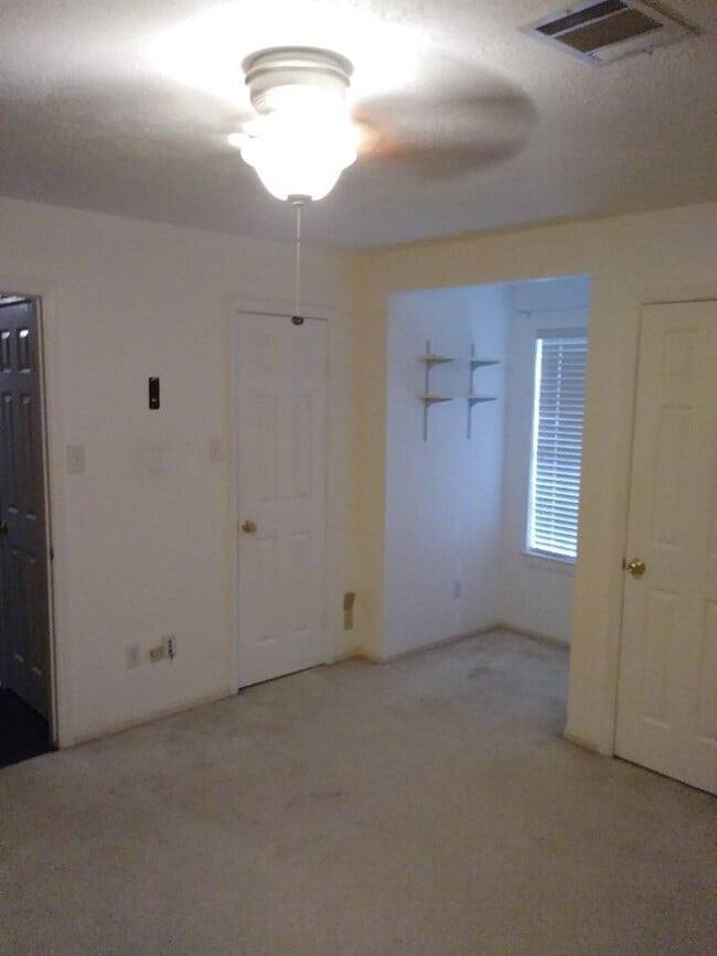 Building Photo - 7626 Almond Springs Dr