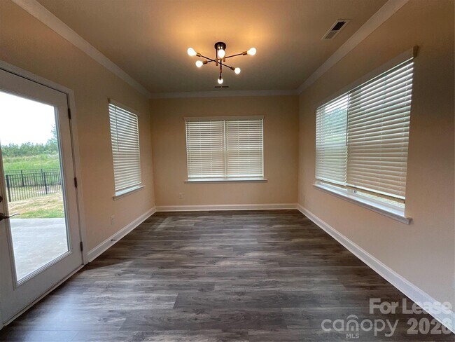 Foto del edificio - 19108 Yellow Birch Dr