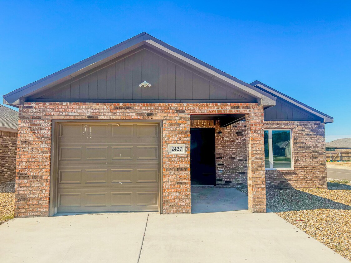 Foto principal - 2427 N Ave N