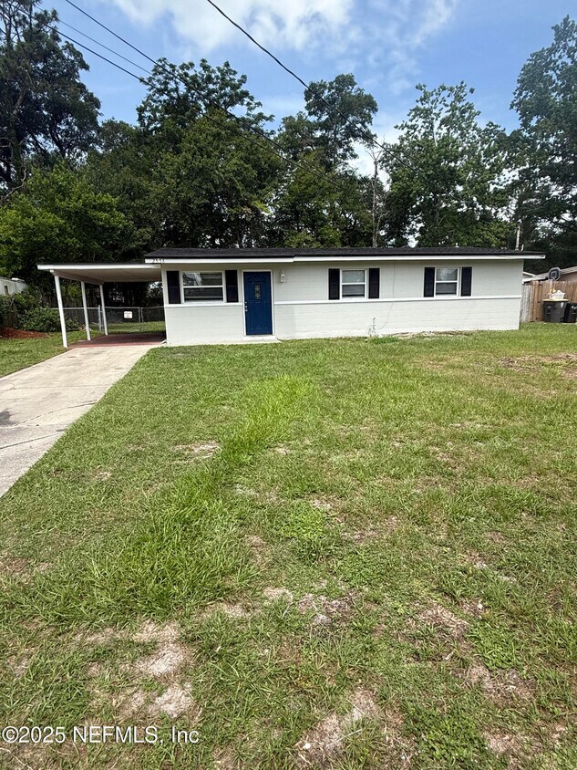 Foto principal - 2558 Lourdes Dr W