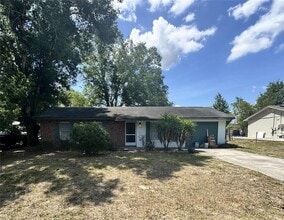 Building Photo - 316 E Primrose Ln