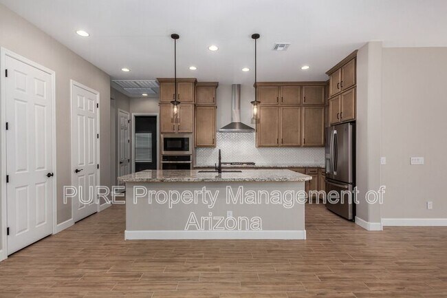 Foto del edificio - 19415 W Luke Ave