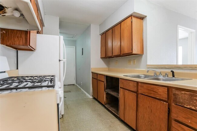 Foto del edificio - 6801 Stonleigh Pl