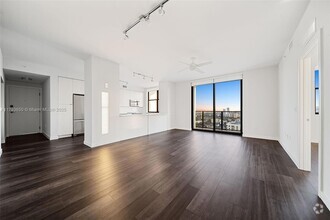 Building Photo - 555 NE 8th St