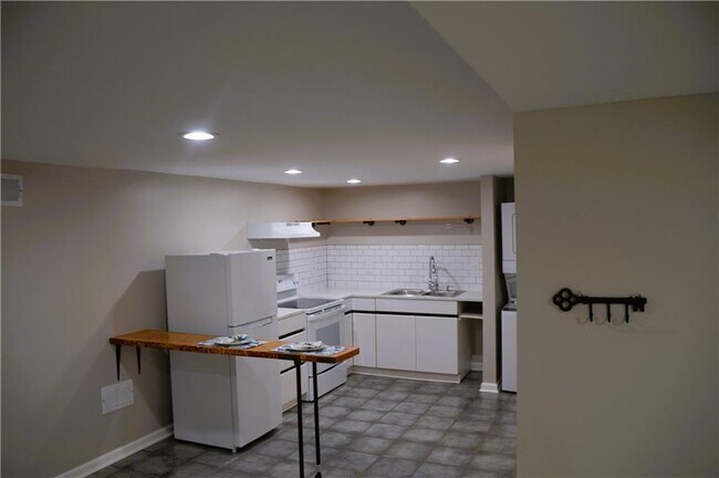 Building Photo - 186 Towler Rd