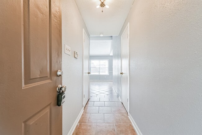 Foto del edificio - 8410 Gulfwood Ln