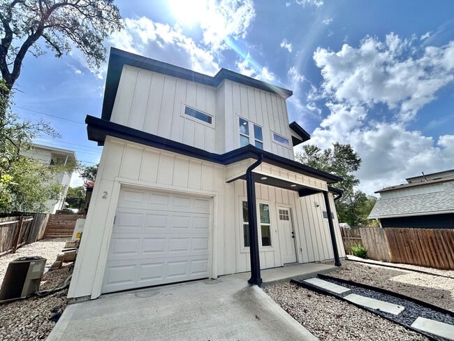 Building Photo - 1403 Cometa St