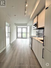 Building Photo - 285-285 Dufferin St