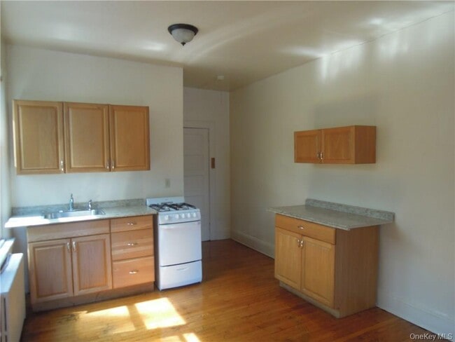 Building Photo - 49 Congers Rd