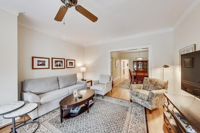 Foto del edificio - 2525 W Argyle St