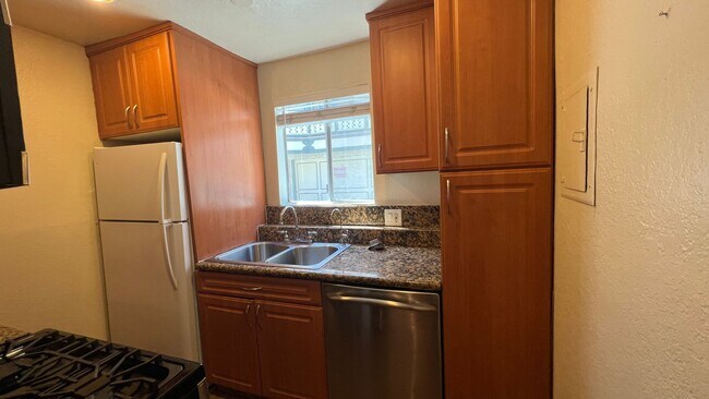 Building Photo - 10635 Sherman Grove Ave