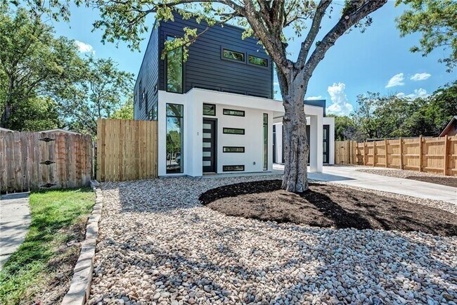 Foto del edificio - 6111 Begonia Cir