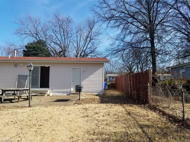 Building Photo - 1255 Carmona Dr
