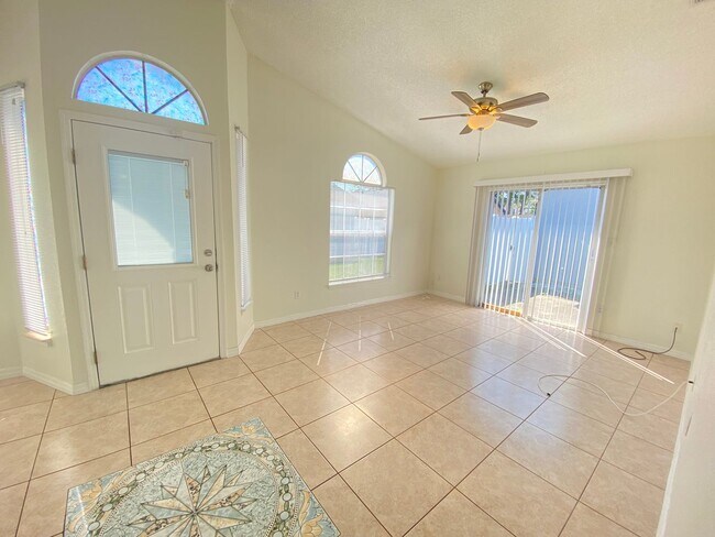 Foto del edificio - 3 Bedroom / 2 Bath Home in Winter Springs !