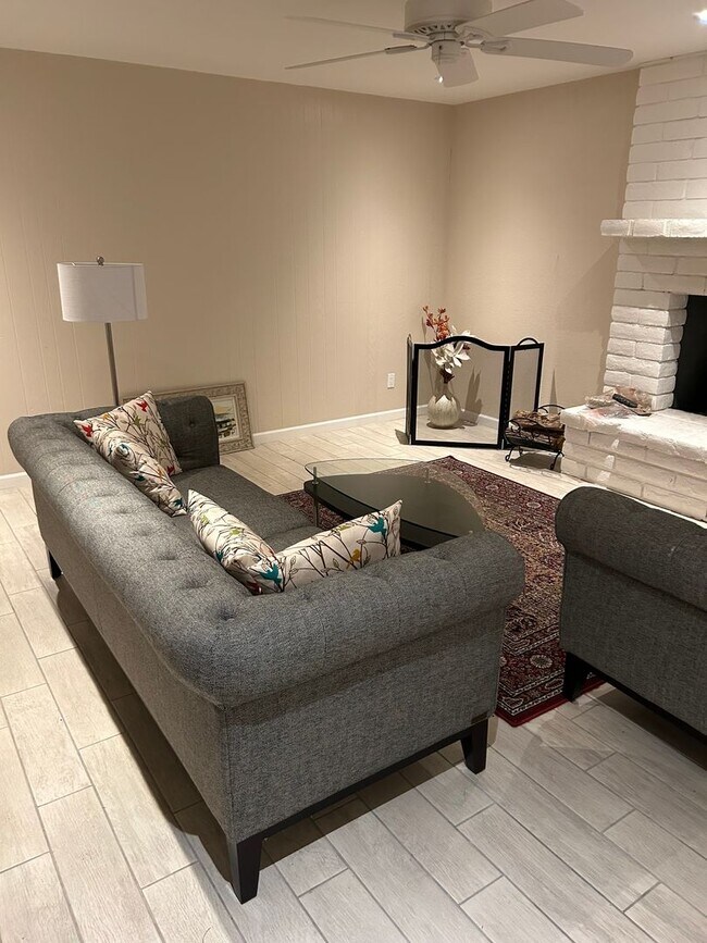 Foto del edificio - Gorgeous University Heights Rental