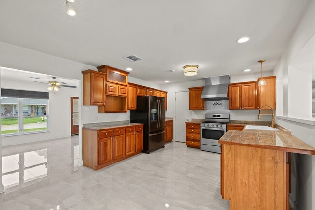 Foto del edificio - 6304 Asher St