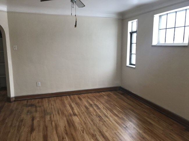 Building Photo - 5301 Kensington Ave