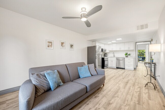 Foto del edificio - 9643 Spyglass Ave