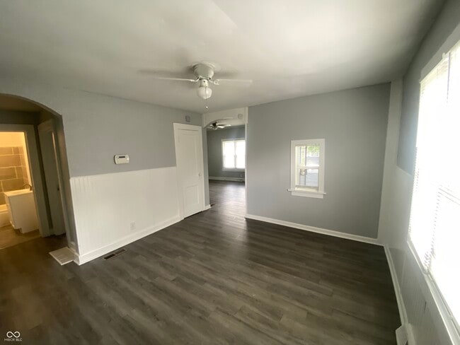 Building Photo - 402 N Bradley Ave