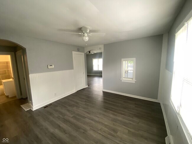 Foto del edificio - 402 N Bradley Ave
