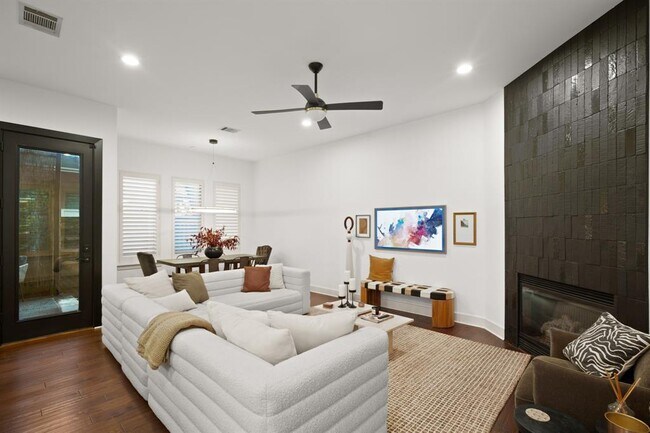 Foto del edificio - 2400 Kinney Rd