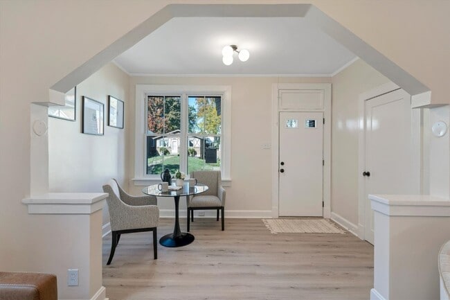 Building Photo - 6752 W Park Ave