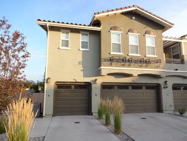 Building Photo - Almost NEW Townhome Damonte Ranch