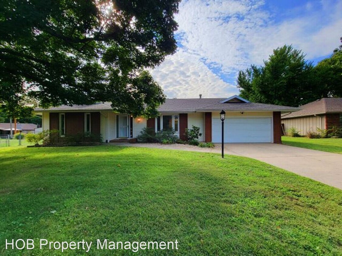 4 br, 3 bath House 4335 S Raven Place House for Rent in Springfield