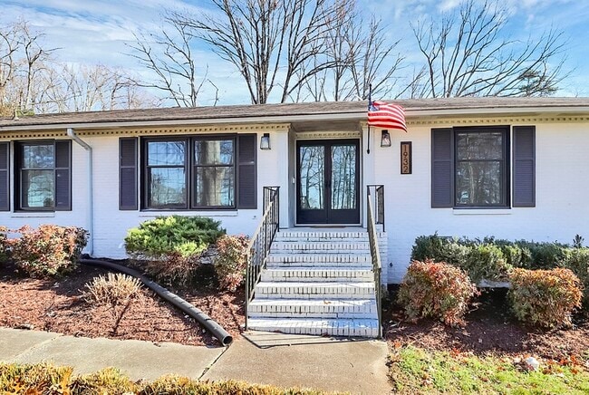 Foto del edificio - 1932 Stoneyridge Dr