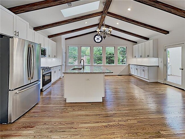 Building Photo - 32 Lullwater Estate NE