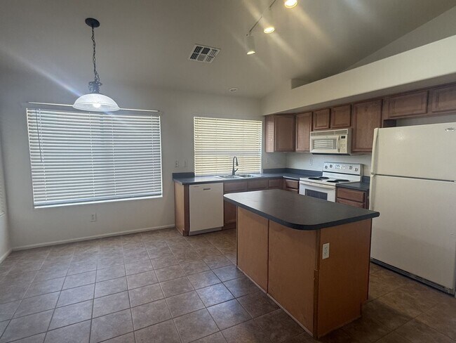 Foto del edificio - Spacious home in Rancho El Dorado