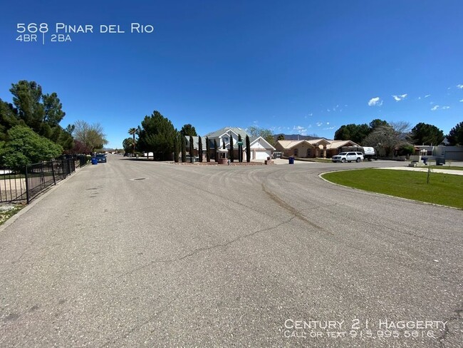 Building Photo - 568 Pinar Del Rio Dr