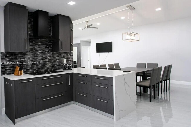 Foto del edificio - 800 Hollywood Blvd