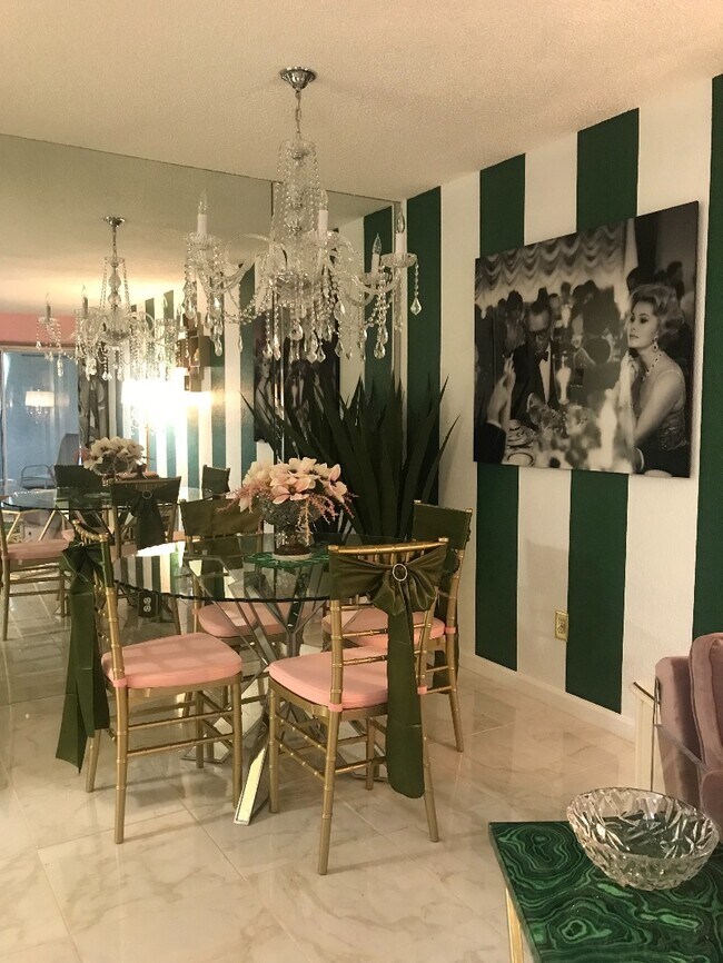 Foto del edificio - 2857 N Los Felices Rd