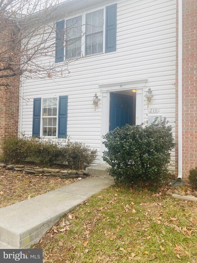 219 Sherando Cir, Stephens City, VA 22655 Townhome Rentals in