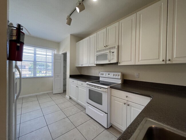 Foto del edificio - 1751 NE 6th St