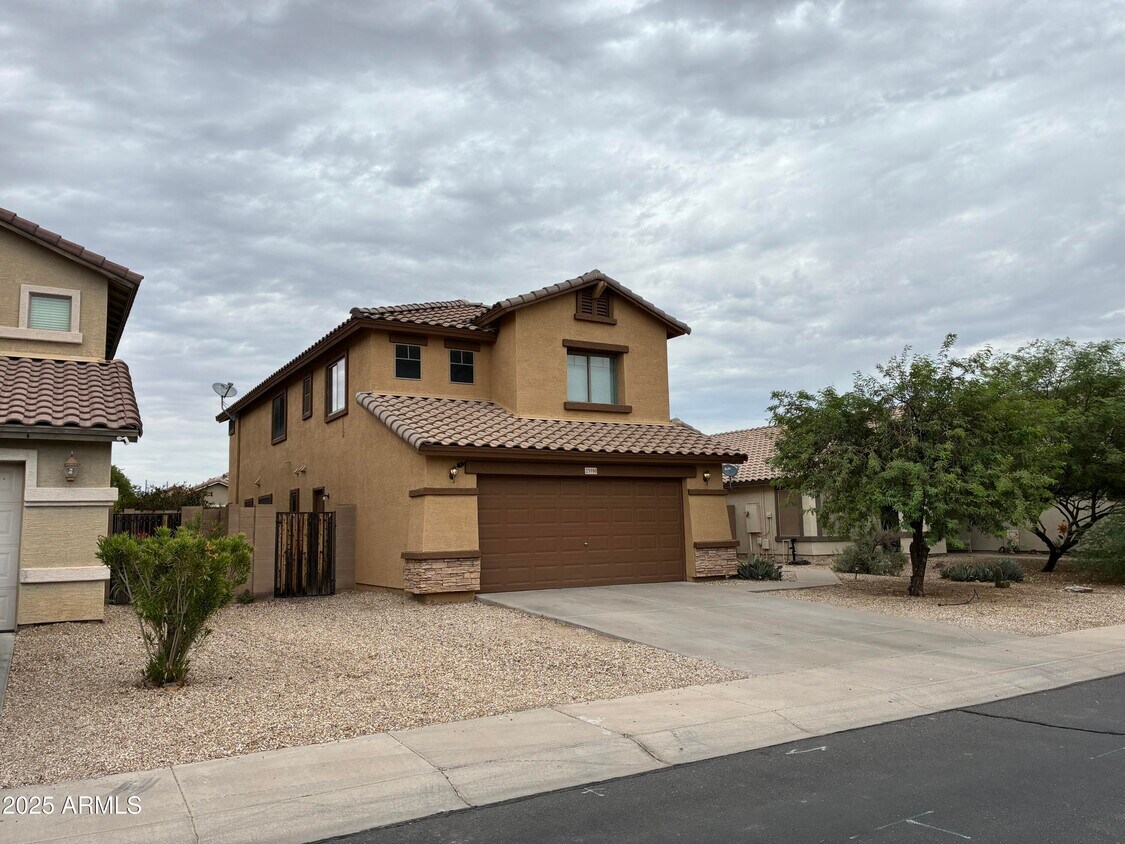 Foto principal - 25550 W Pioneer St