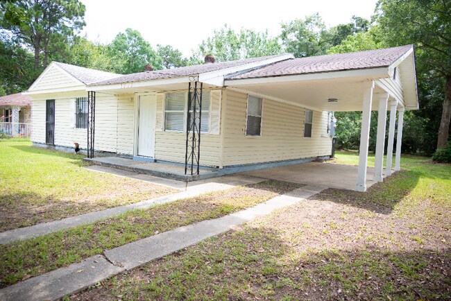 Foto del edificio - 1715 Jarrell Dr