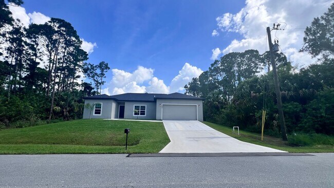 Building Photo - AWESOME 3 Bedroom, 2 Bathroom Home in Palm...
