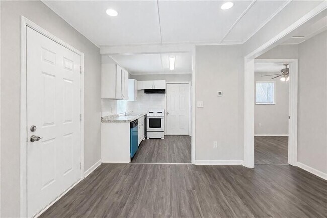 Foto del edificio - 2146 Brookview Dr NE