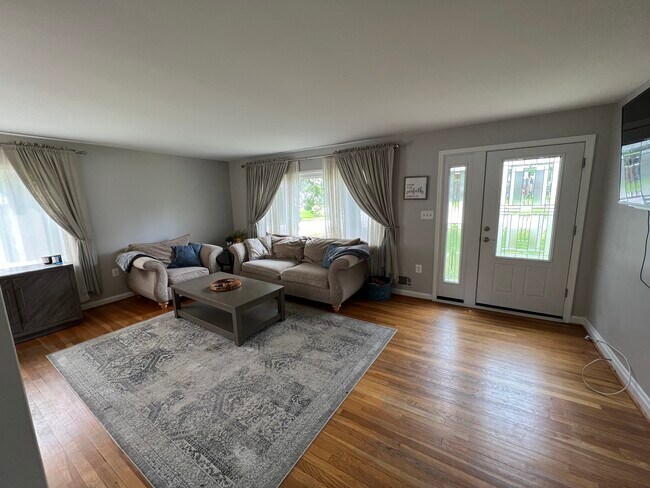 Foto del edificio - 300 Quaker Ridge Rd